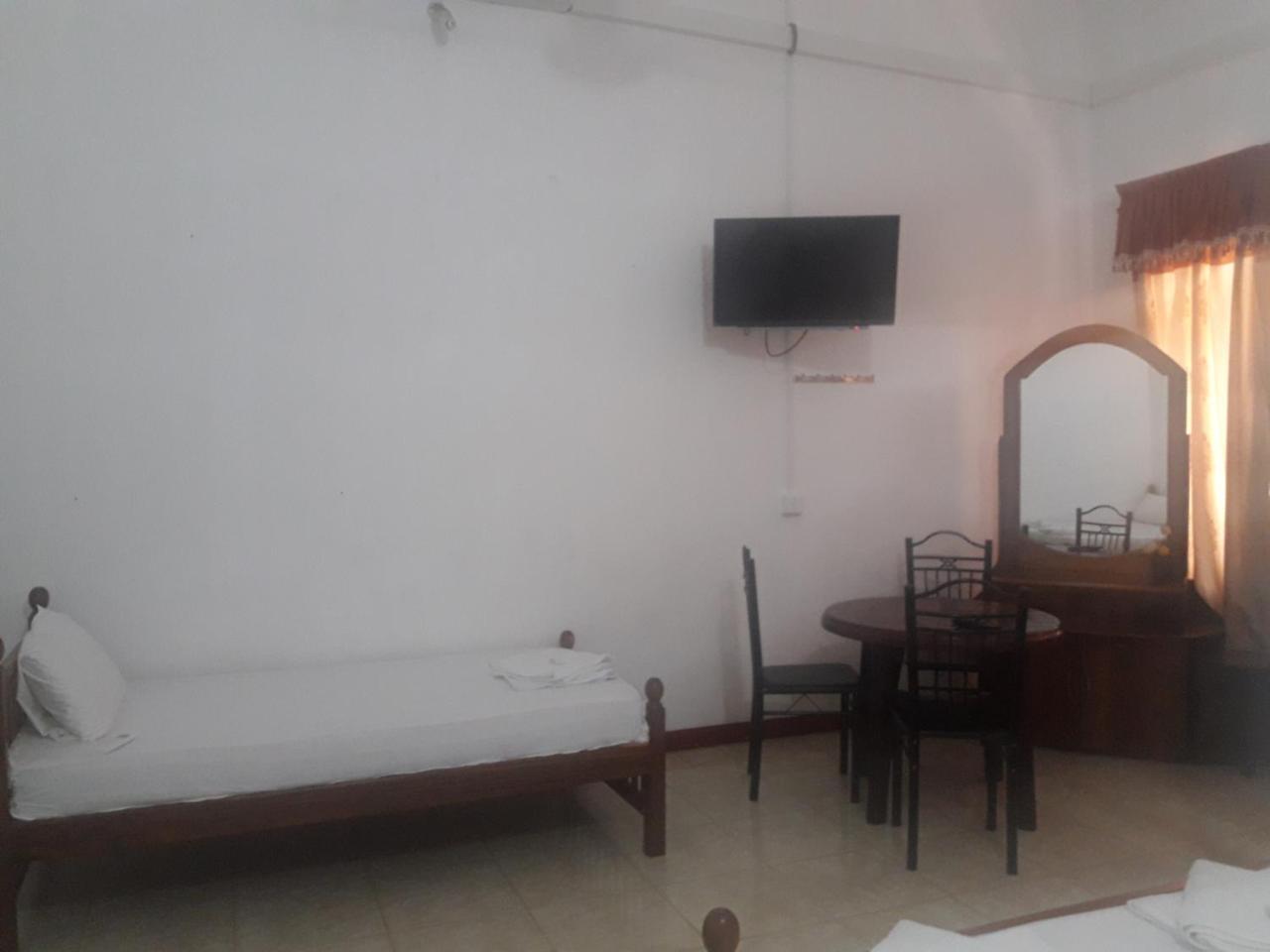 Hotel Blue Whale Jaffna Exterior foto