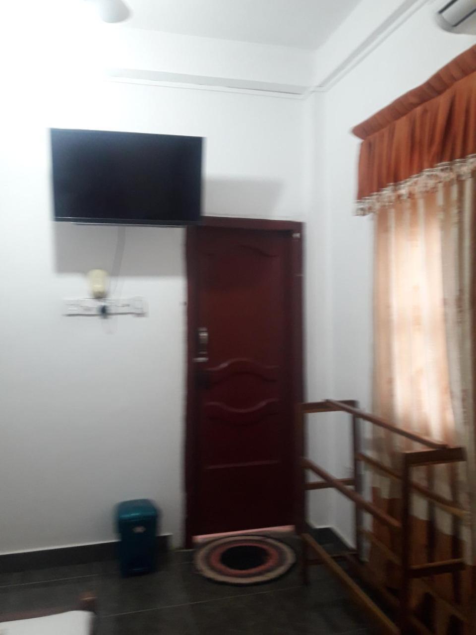 Hotel Blue Whale Jaffna Exterior foto