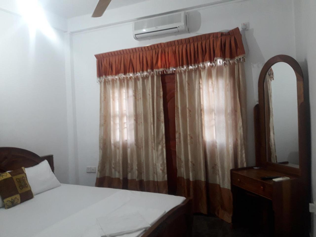 Hotel Blue Whale Jaffna Exterior foto